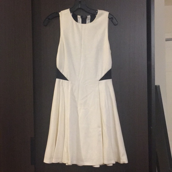 Alice + Olivia fit and flare dress -like new! - Picture 4 of 6